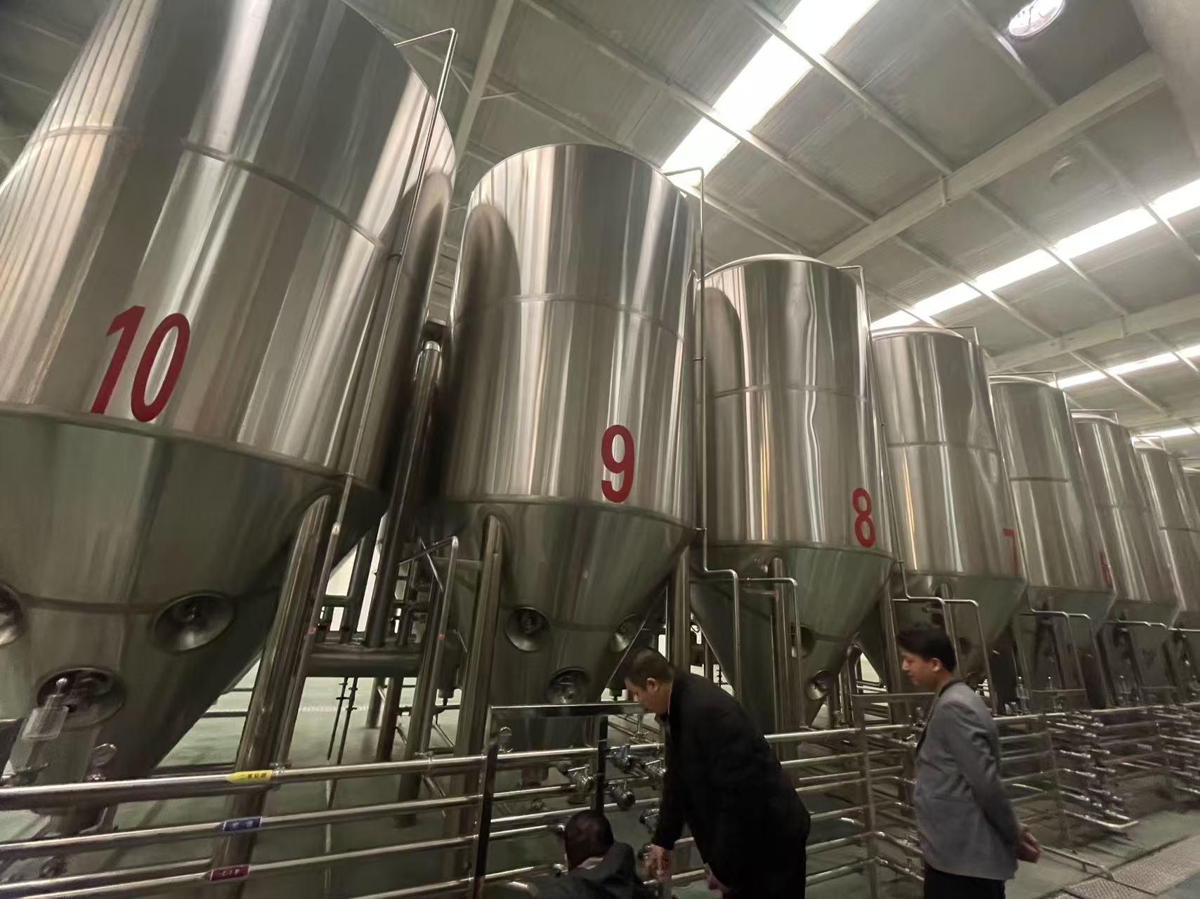 屯城镇精酿啤酒设备厂—平面布置、设备设计、制造、调试、培训等一条龙服务